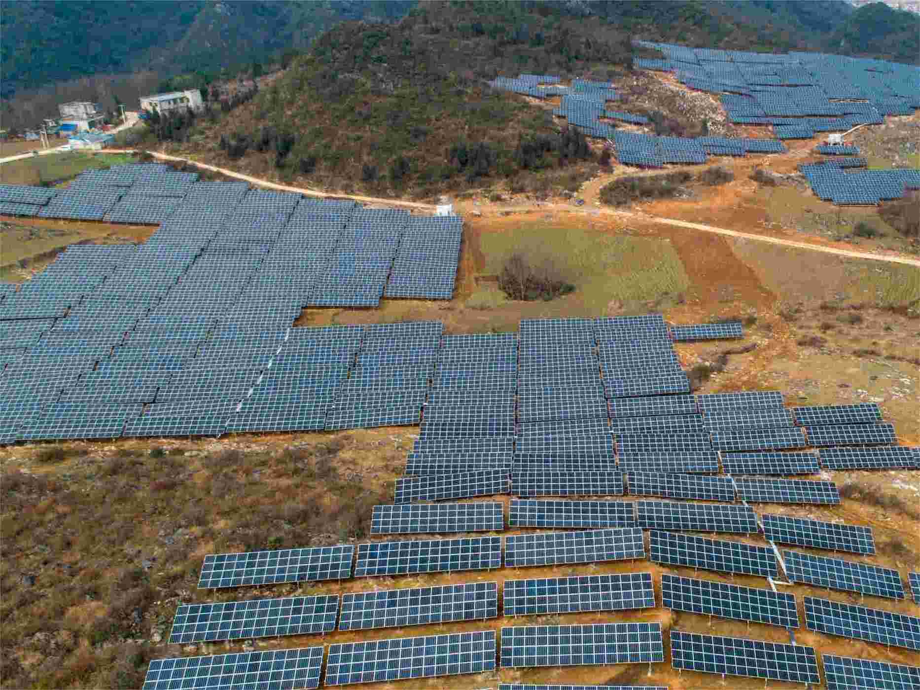 Proyecto de 16 MW conectado a la red solar en las montañas (Guizhou, China)